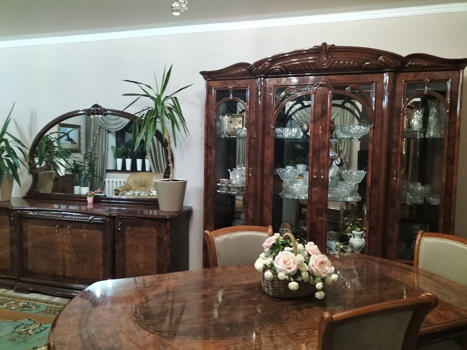 Витрина. Комод. Зеркало