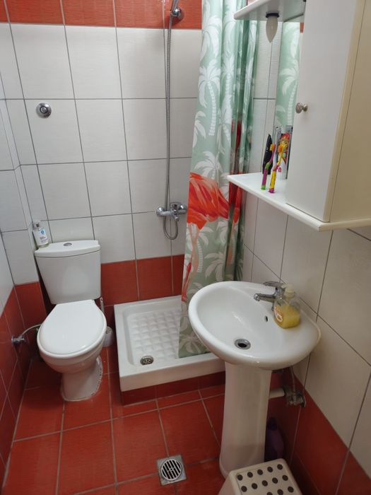 Паралия Офринио ТРИСТАЕН апартамент с две тераси и двор .