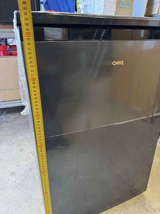 Frigider marca CHiQ nou, negru, cu congelator