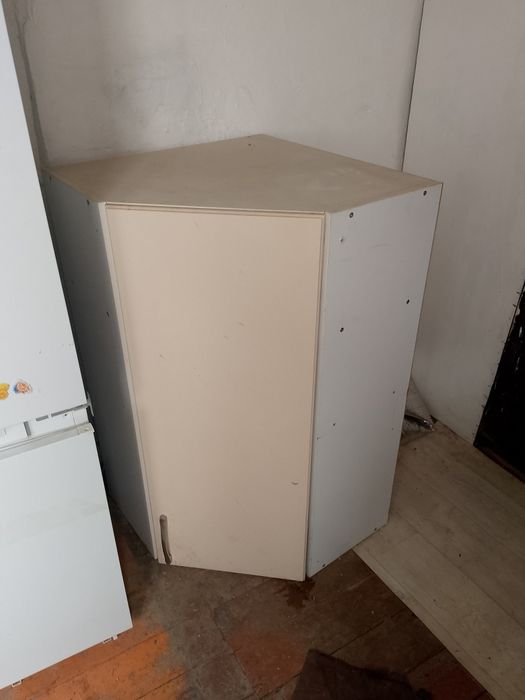 Стол, табуретки, прихожка, кухонный гарнитур