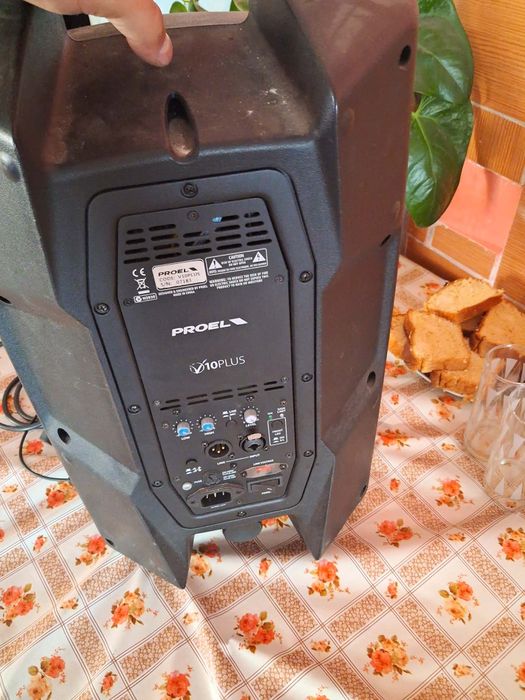 Vând boxa. Activa. Proel