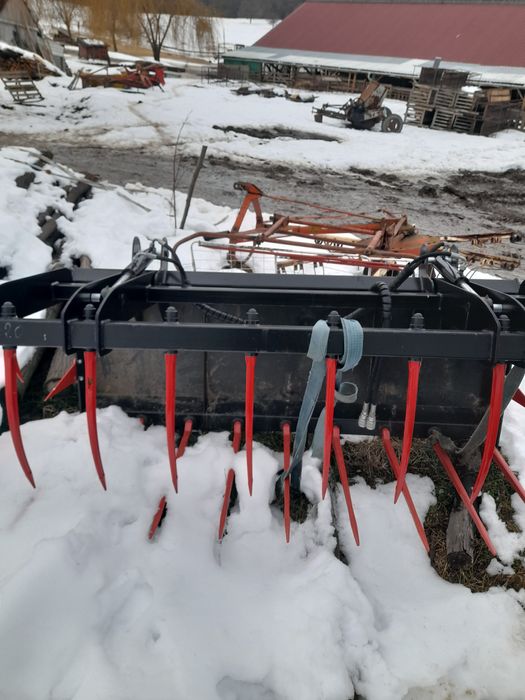 De vânzare balotieră și cupă crocodil