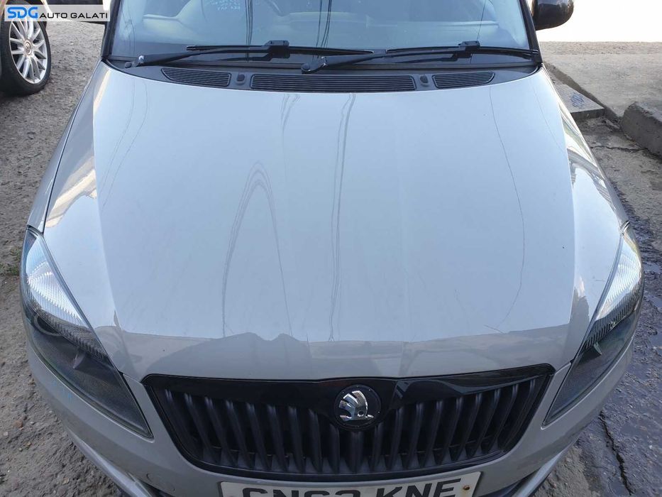 Capota Motor cu Ornament Sigla Emblema Skoda Fabia 2 Facelift FL 2007 - 2014 Culoare LF7A [1547]