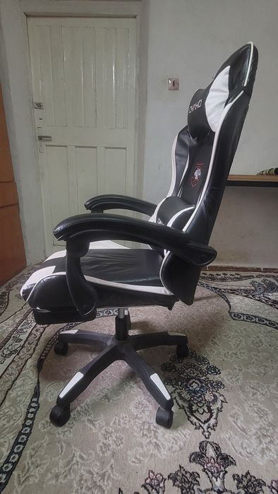 Игровое кресло, компьютерное для геймеров и для любителей на колесиках
