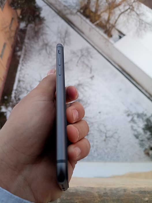 iPhone 8. 64 gb ideal