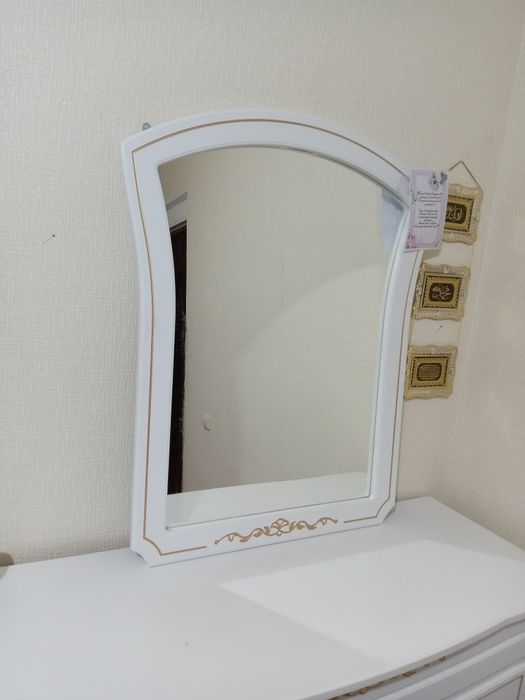 Комод с зеркалом