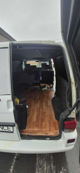 VW Transporter 2.5 TDi 102 Cp cu 8+1 Locuri