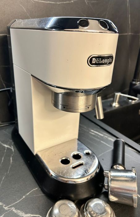 Espressor manual DeLonghi Dedica Style EC 685 W, 1300 W, 15 bari, 1.1