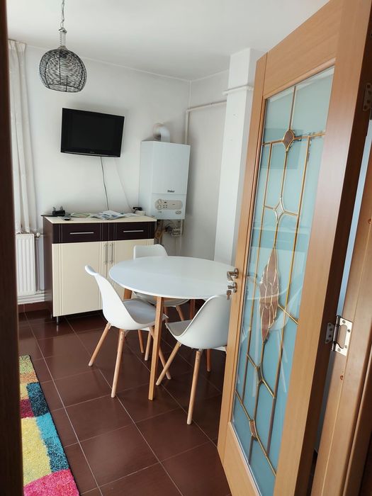 Închiriez apartament 2 camere Brosteni
