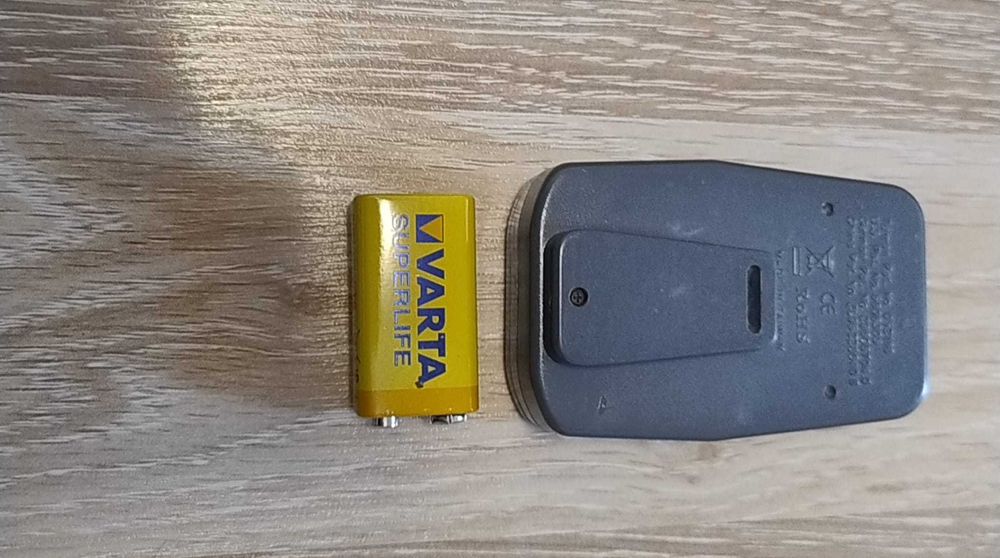 Dispozitiv de protecție cu ultrasunete, împotriva atacurilor câinilor