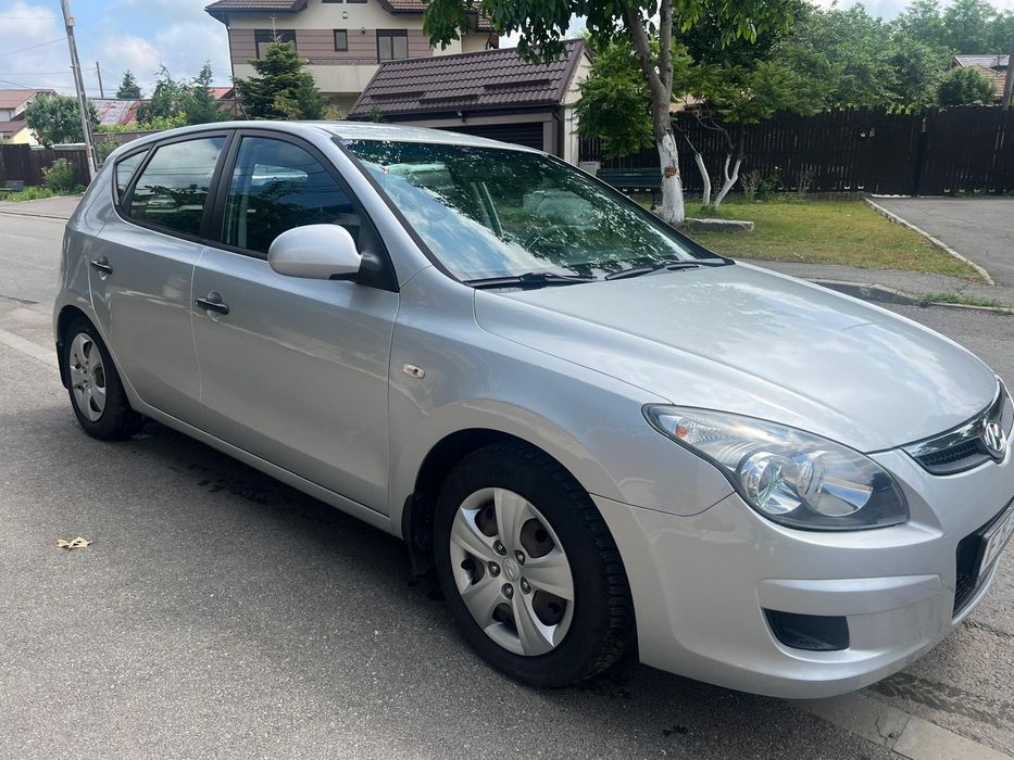 Hyundai i30 , an 2010,benzina, 197000 km reali