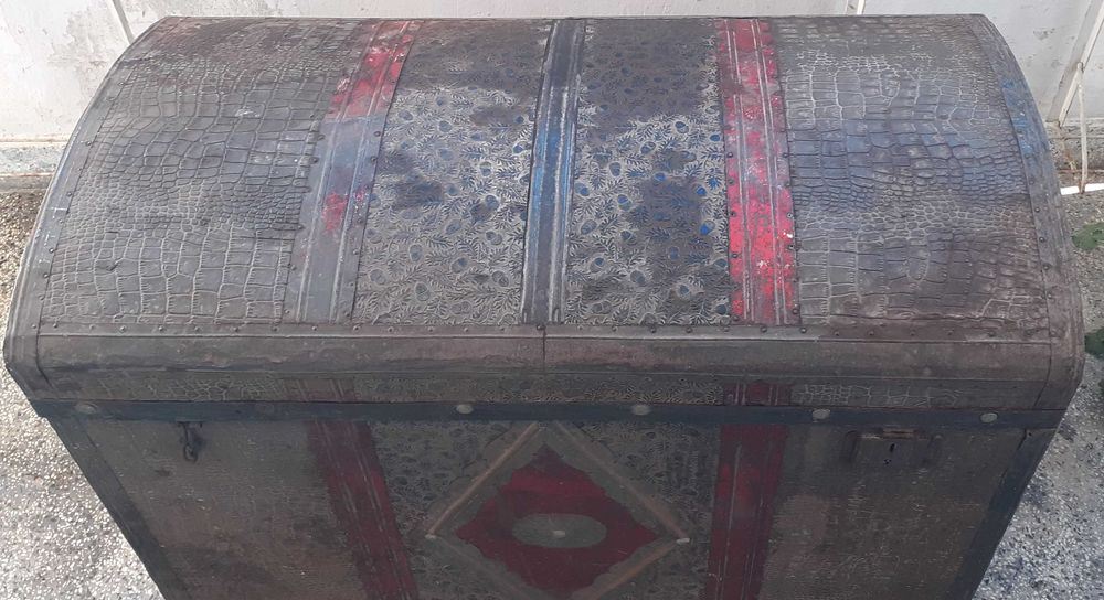 Старинна ракла (сандък за чеиз)