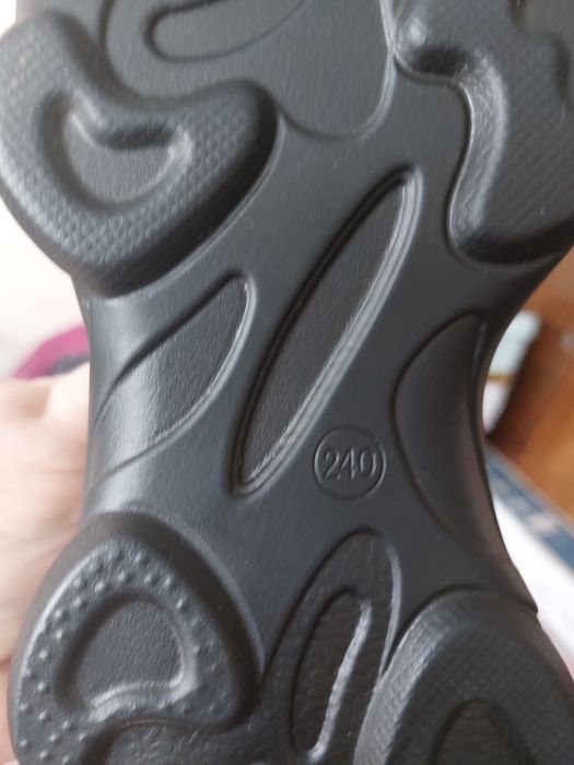 Кроссовки женские