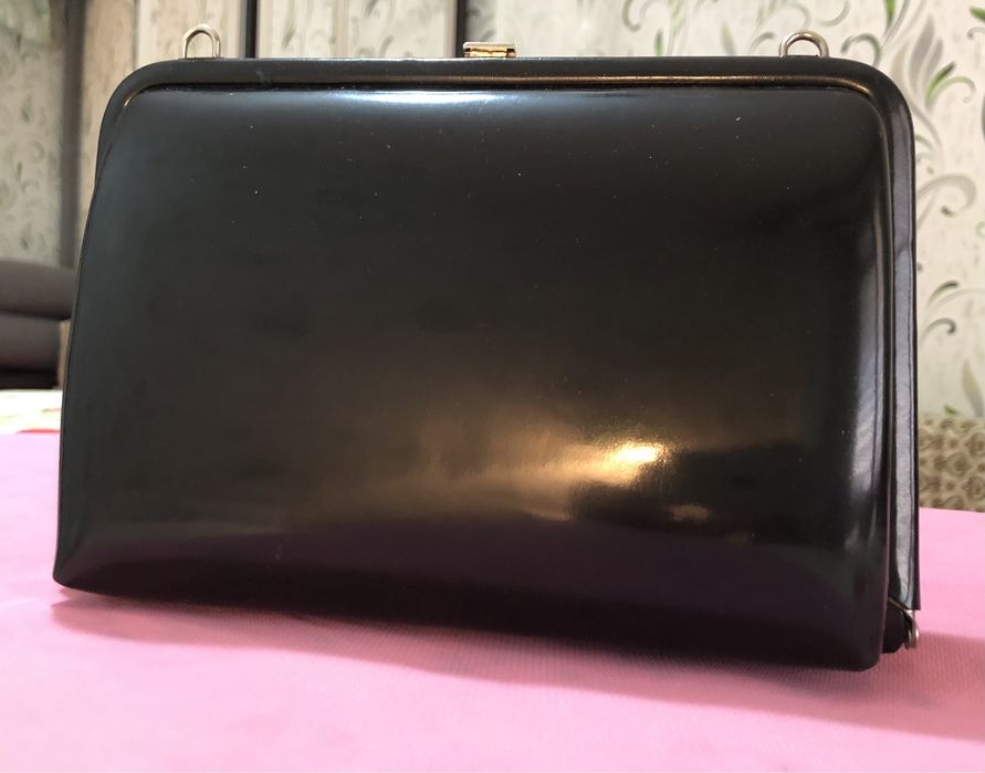 Клатч-сумка в черном цвете