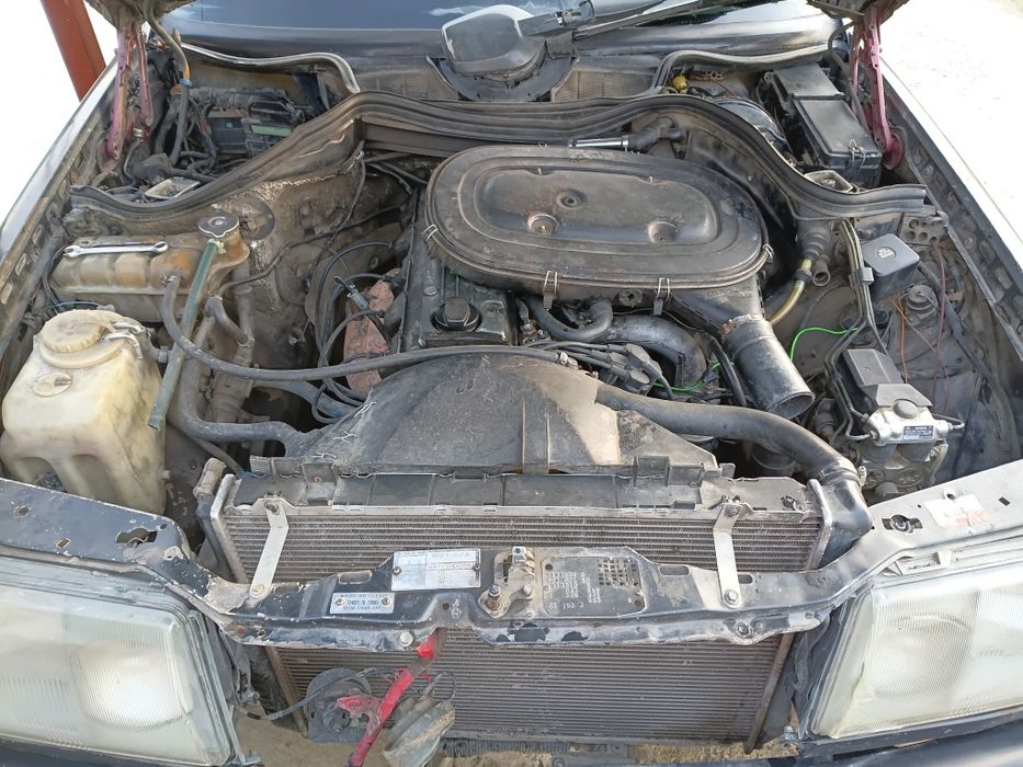 Продам машину 124 мерс