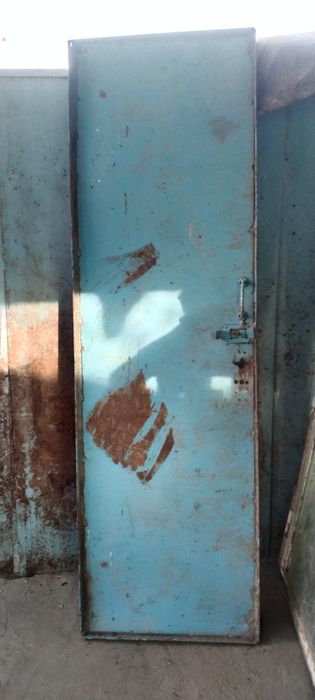 Продаётся железная дверь 63см х 203см