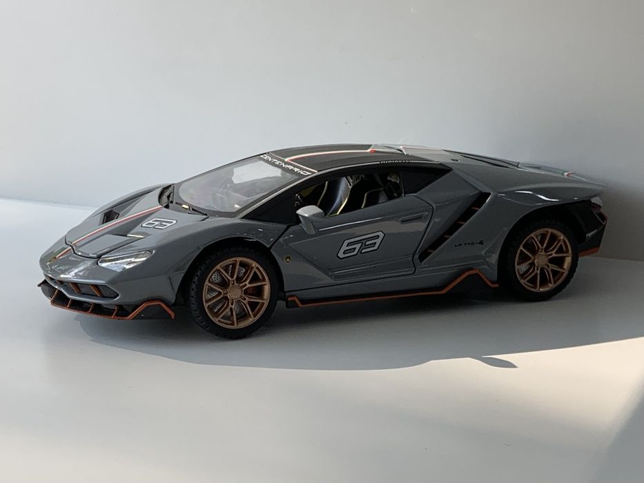 Modelka Lamborghini Centenario 1:24