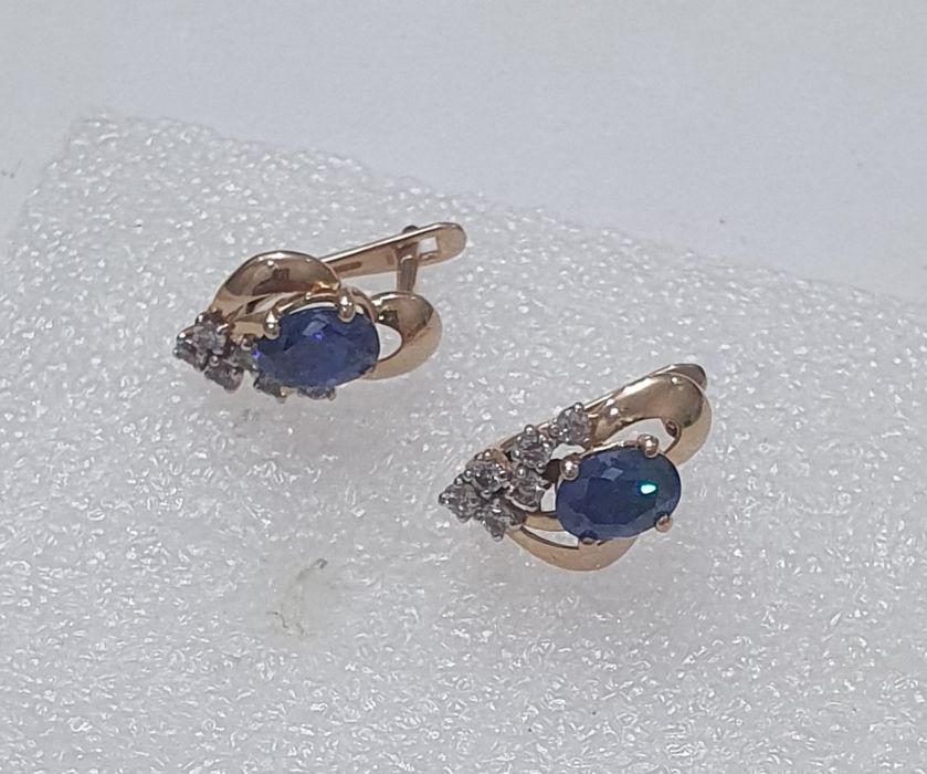 Серьги     золотые.