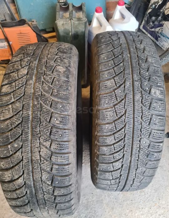 Две шины зимние.