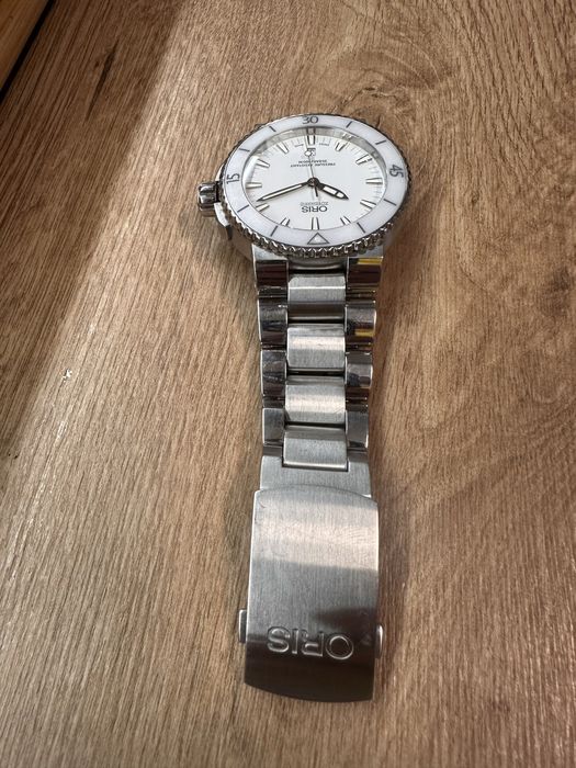 Продавам Oris aquis date