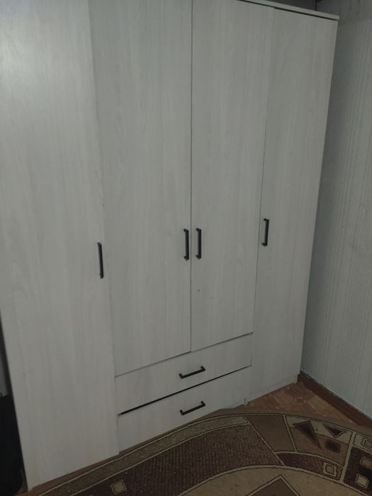 Продается распашной шкаф