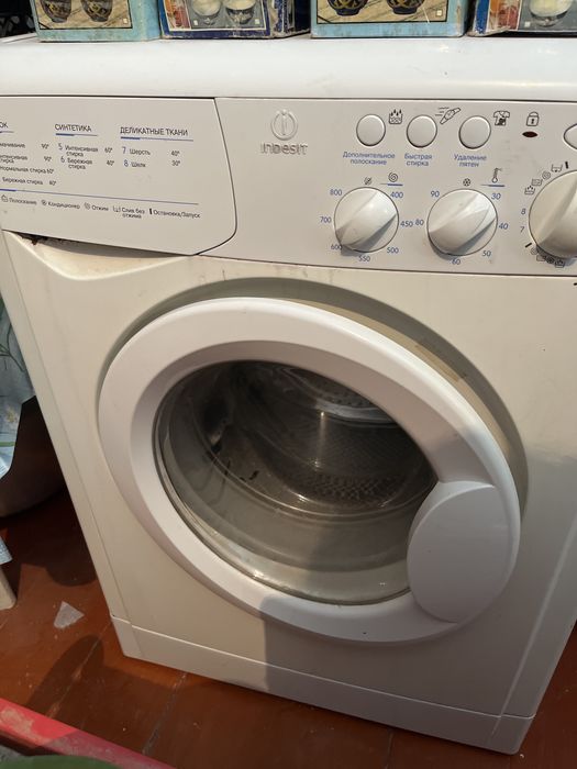 Стиральный машина Indesit.