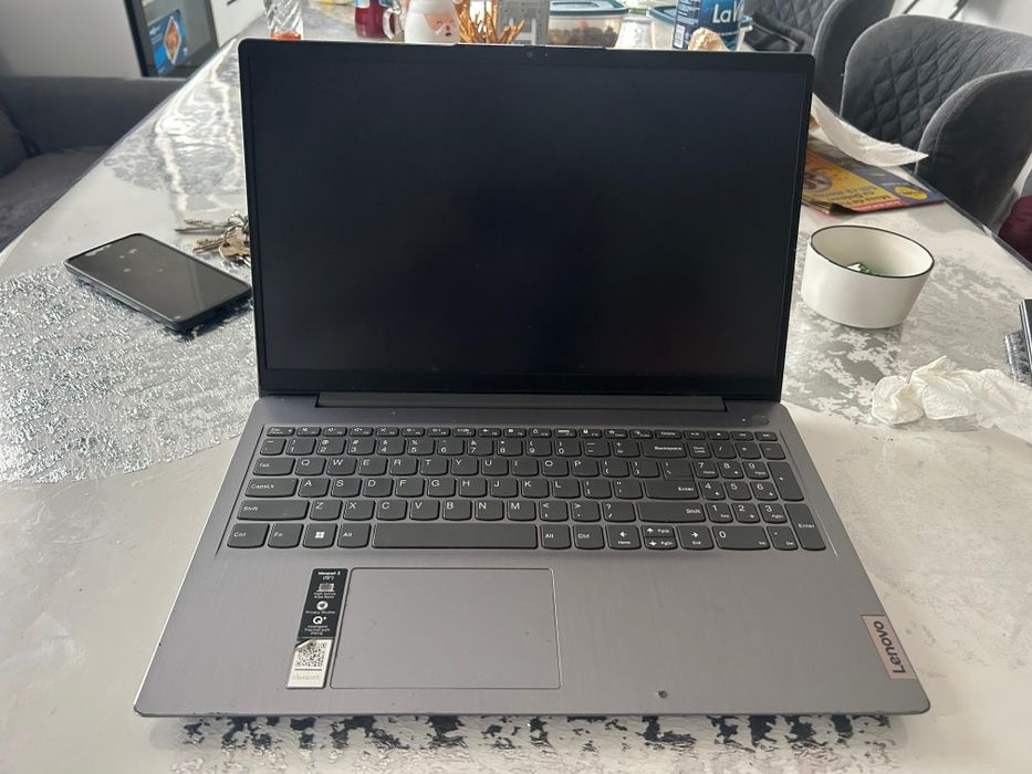 Vând laptop Lenovo