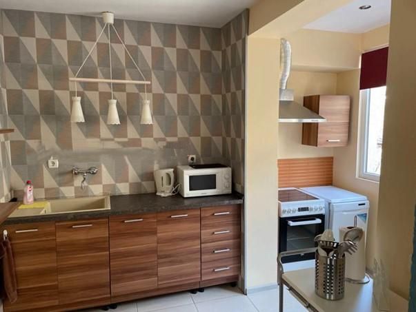 Дава се под наем Етаж от къща в Пловдив, Център - 120 кв.м за 700 € - Снимка #2