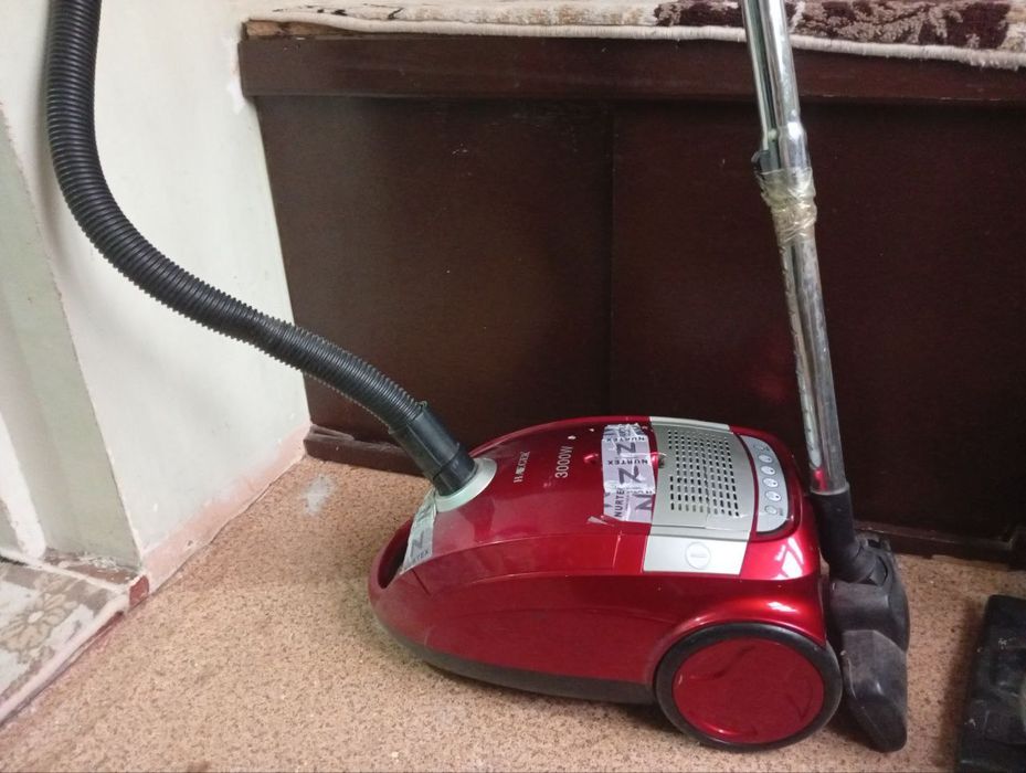 Пелесос рабочий только хорошо не тянет.