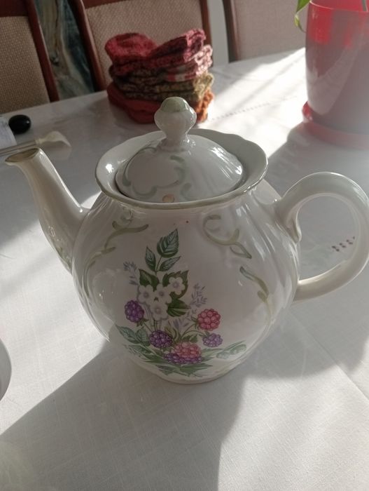 Фарфоровые чайники