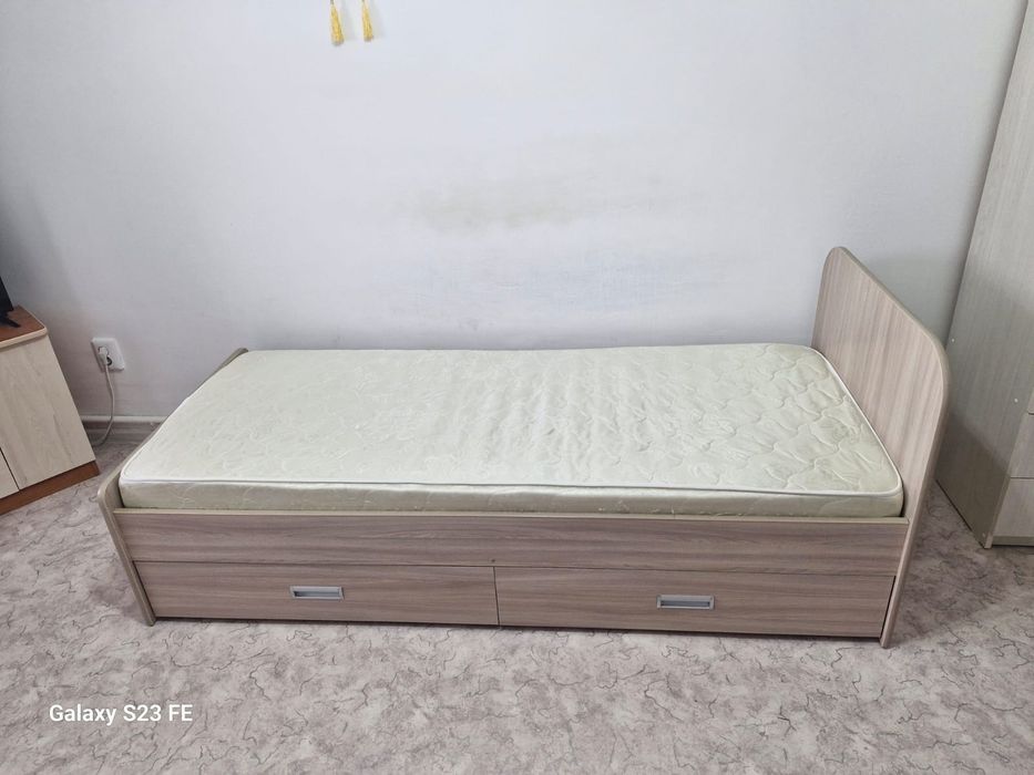 Продам кровать односпальную