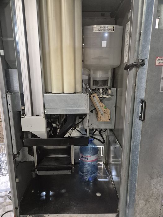 Вендинг машини Зануси Зенит капсули Лаваца и зърна