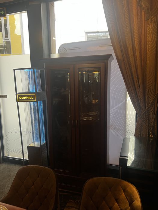 Vitrine lemn masiv pt restaurant