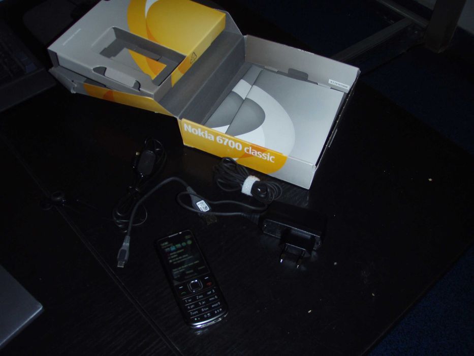 Nokia 6700c clasic, functional in orice retea, aproape nou, la cutie