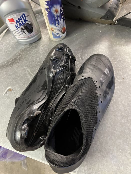 Футболни обувки/бутонки