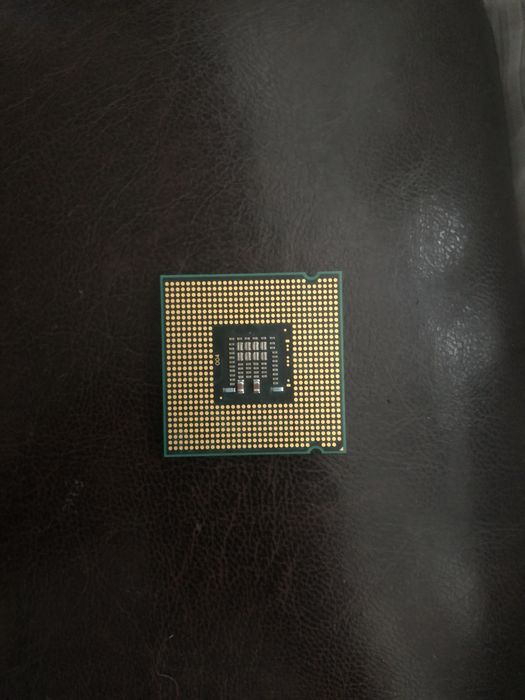 процессор Intel Celeron E3200 с частотой 2.4 ГГц