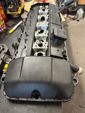 Капак клапани М54