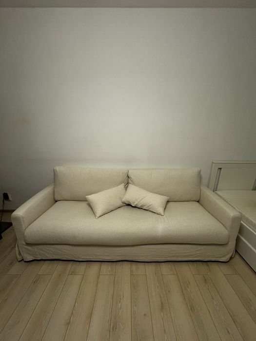 Canapea IKEA bej, 4 locuri, peste 2 m – foarte bine întreținută
