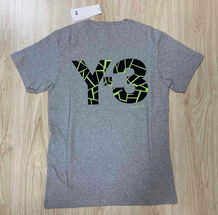 Нови мъжки тениски Adidas Y-3 Yamamoto налични в черен и в сив цвят
