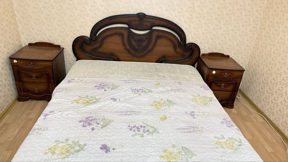 Продается спальный гарнитур