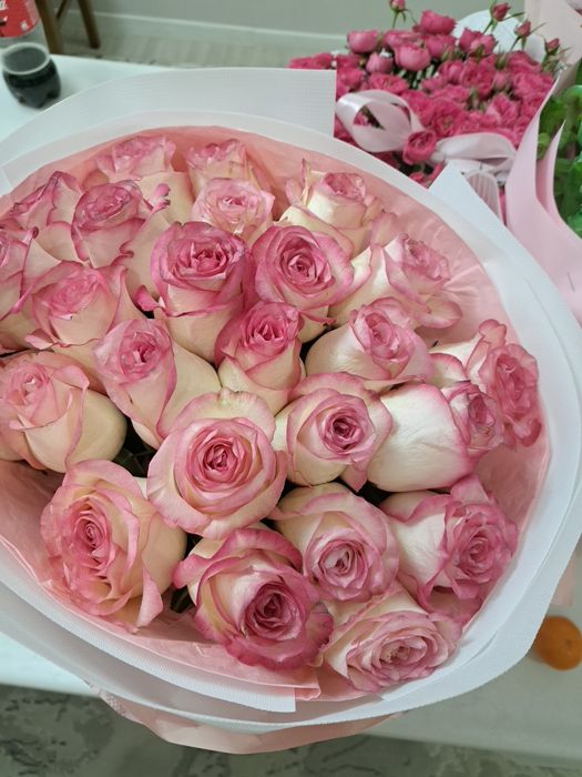 Букет роз 25 шт ..