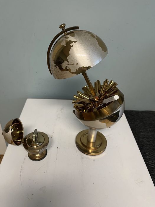 Глобус - диспенсър / 50-те