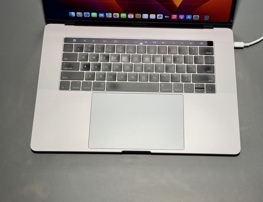 MacBook Pro | 15 inch | 512 GB | TouchBar