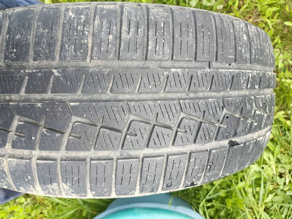 Doua buc anvelope iarna 235/55/r18 ,