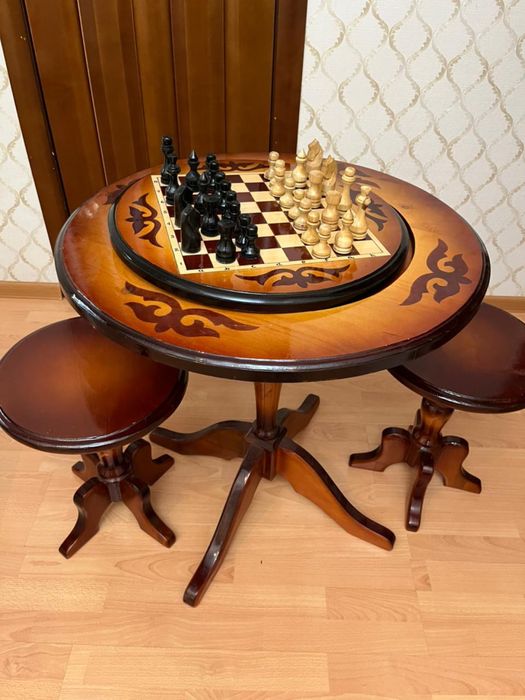 Продам шахматный стол со стулями