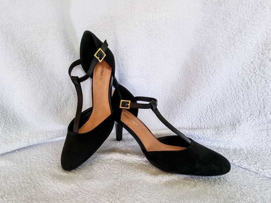 Чисто нови черни летни велурени обувки на средно висок ток