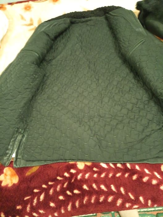 Продаеца куртка мужскаят(коженная)