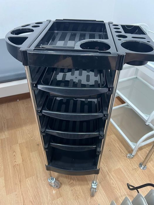 Продаётся аксессуары для женского салона красоты