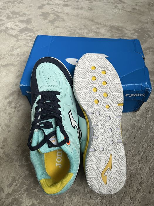 Joma. Кроссовка