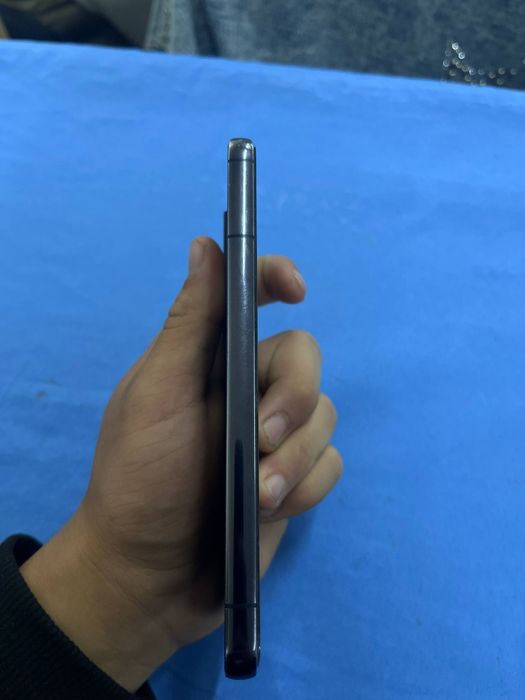 S22  Xotira 256  xich qayeri almashmagan yuzidagi steklo 250$ radnoy